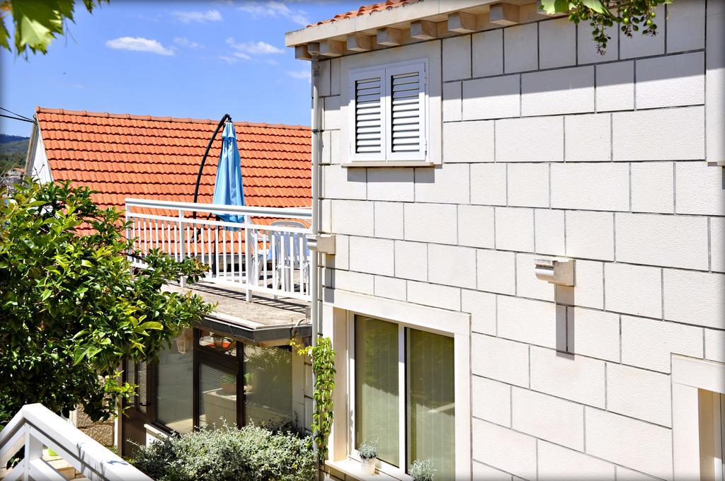 Apartments Barbaresko Lumbarda Exterior foto
